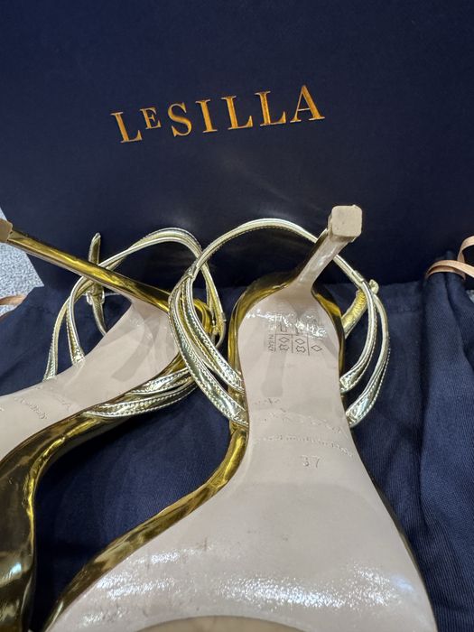 Оригинални сандали LeSILLA огледално златно