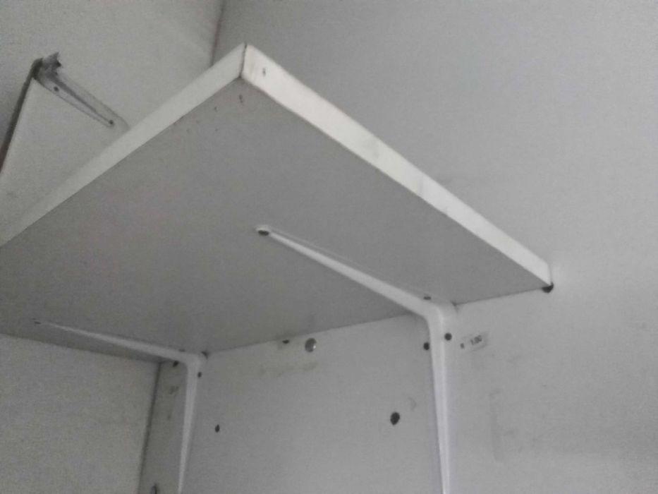 Дървено рафче       .