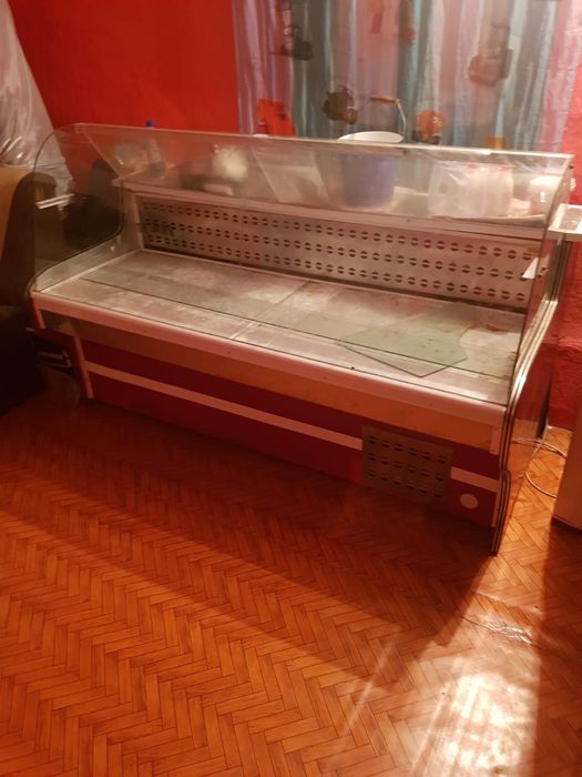 Vând vitrina frigorifica