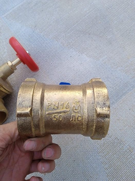 Кран латунный д.50