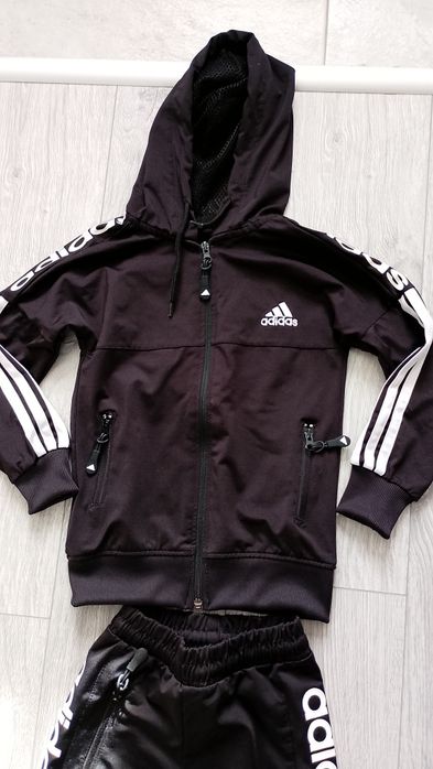 Trening Adidas mărimea 110 purtat de 3-4 ori