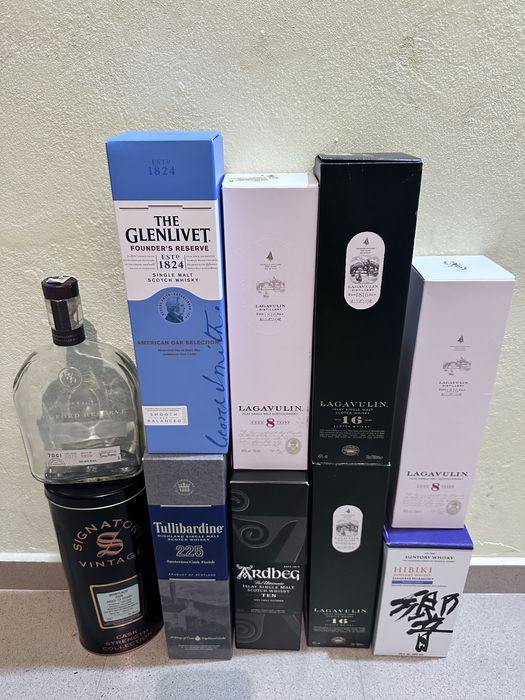 Празни бутилки от уиски