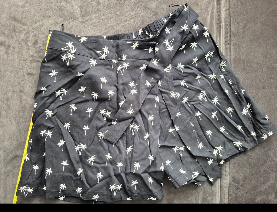 Pantaloni scurți tip fustă noi, C&A 146 / 11 ani