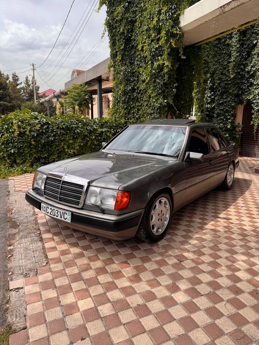Mercedes W124 Sotiladi
