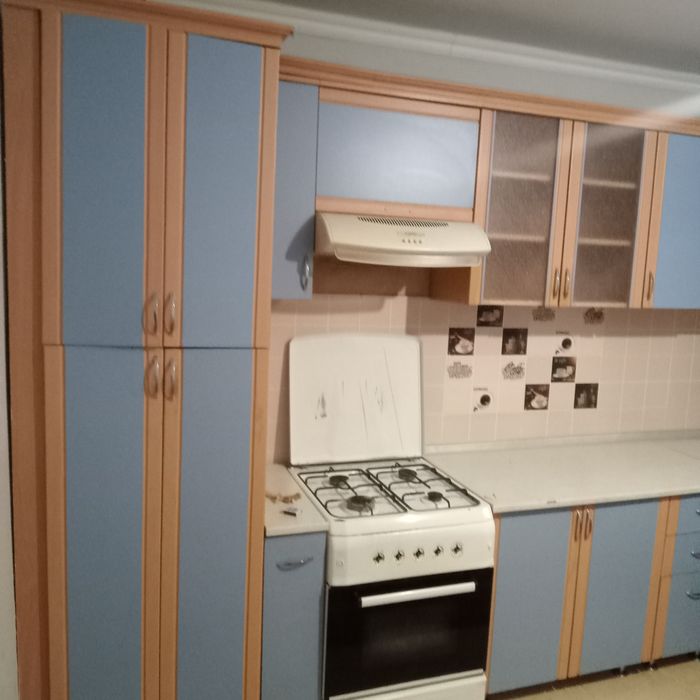 Кухонный гарнитур продам.