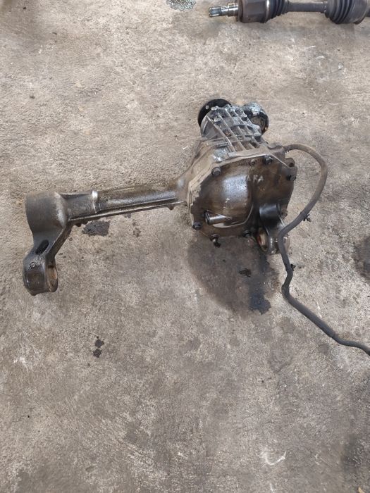 Преден диференциал -Nissan Navara D40 -2.5dci-174кс-2006г