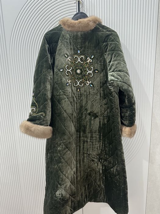 Красивый шапан с норковым