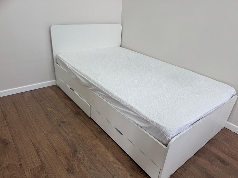 Продам кровать красивую с матрасом