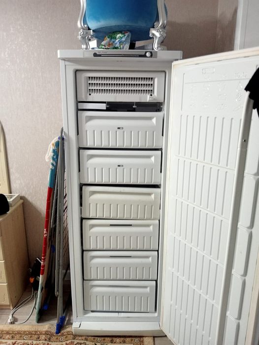 Продам морозильник