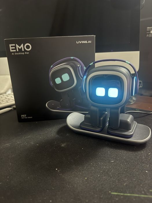 Робот EMO — умный домашний робот