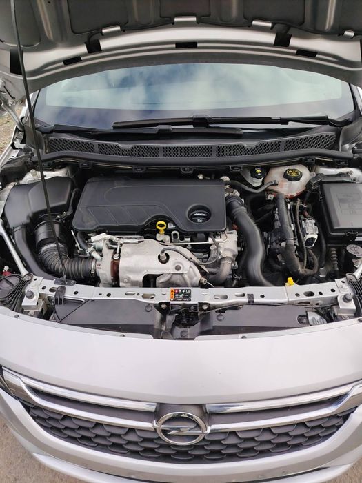 Топ състояние Опел Астра 1.6CDTI