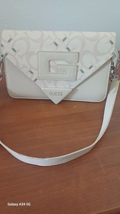 Сумка фирмы Guess