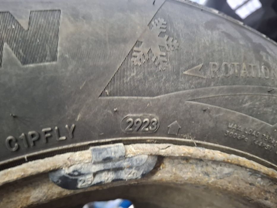 Vând roti Dacia Duster Fost 2023. 215/65/16