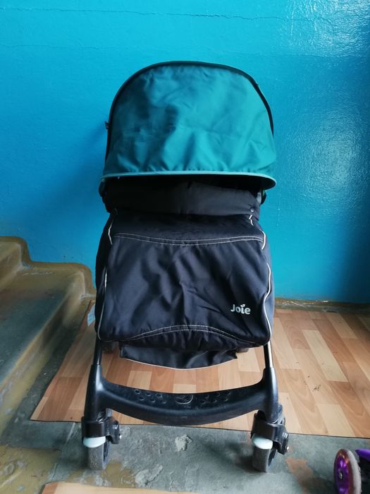 Продам прогулочную коляску Joie