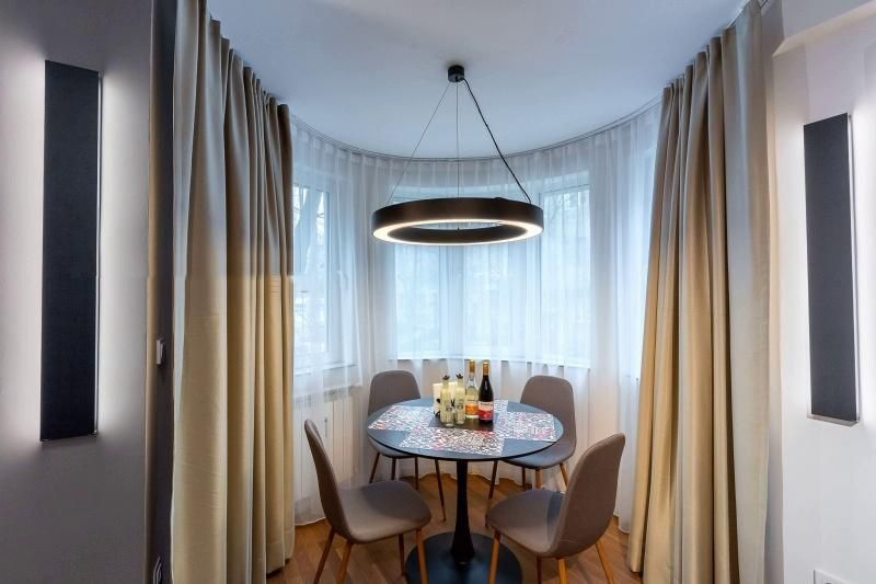 Дава се под наем Двустаен апартамент в София, Център - 60 кв.м за 899 € - Снимка #2