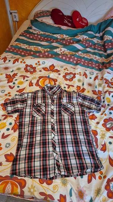 Cămașă bărbătească carouri gri, negru, alb și roșu – mărime L (41/42)