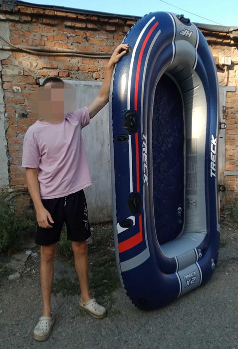 Надувная лодка (палатка в подарок)