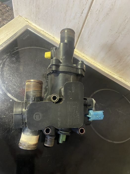 Carcasa termostat peugeot 407/volvo v50/ citroen 9646439080