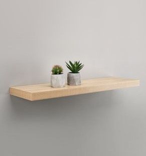 Семпли и практични стилни етажерки за стена