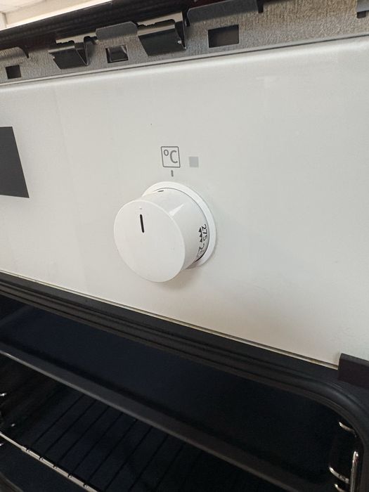 Бяла фурна за вграждане Voss IEL740XHV 71 L