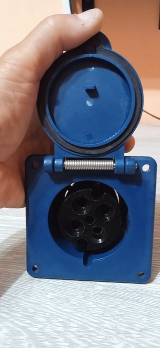 Продаётся 4контакная 3фазовая розетка и вилка на 660волть