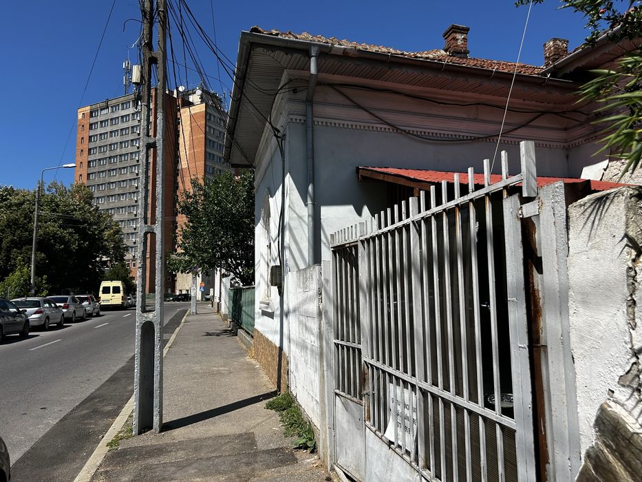 Casa langa Hotel Traian