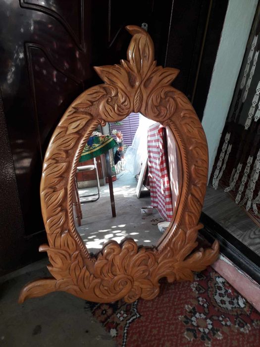 Vînd Oglindă sculptată de lemn masiv, 100/80