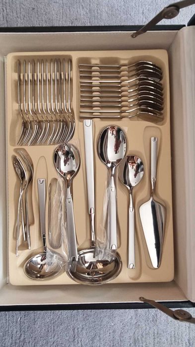 Set inox tacâmuri si cuțite Besteckkoffer 20 ani garanție