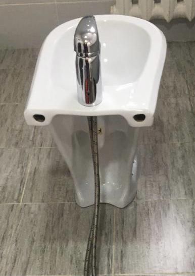 Фарфоровый биде в отличном состоянии