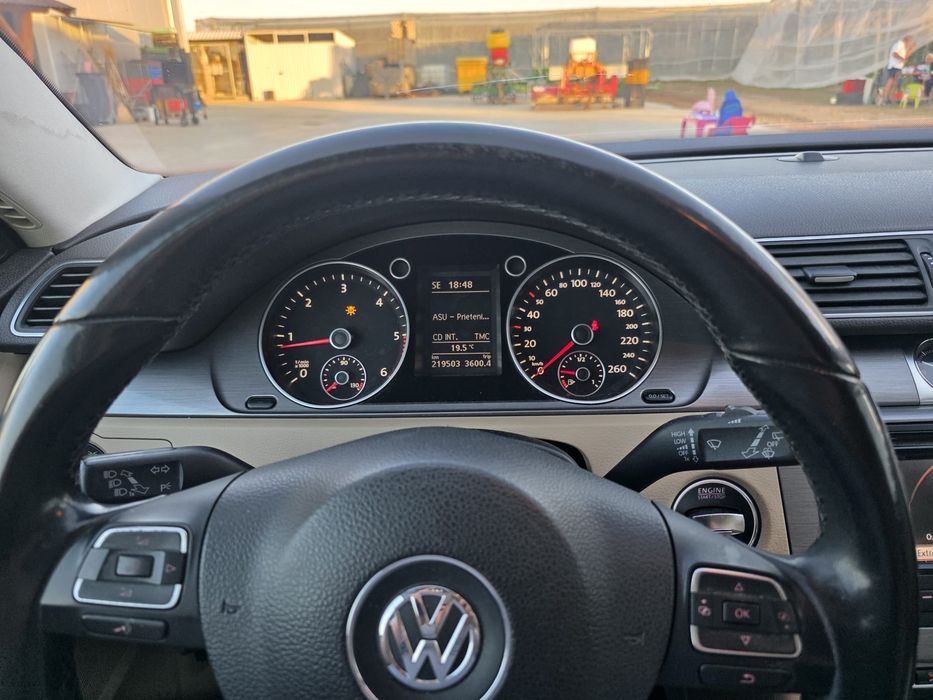 De vânzare Volkswagen  Passat  2011