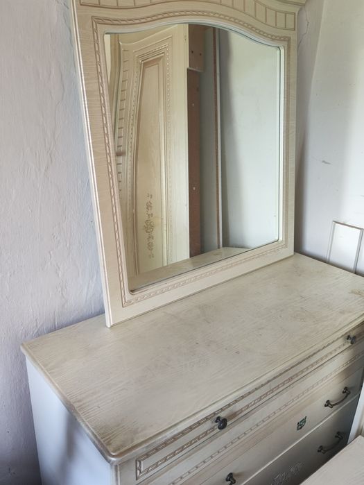 Шкаф, тумбочка, комод с зеркалом