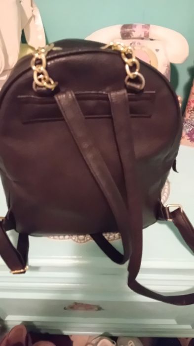 Черна раница за всеки ден