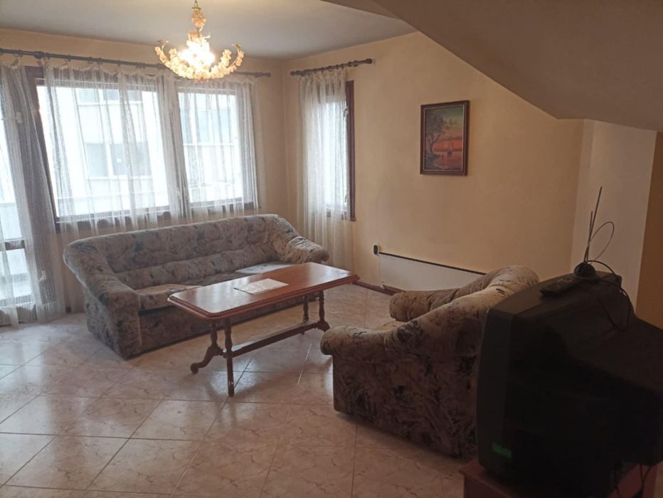 Дава се под наем Тристаен апартамент в Пловдив, Кършияка - 120 кв.м за 510 € - Снимка #1