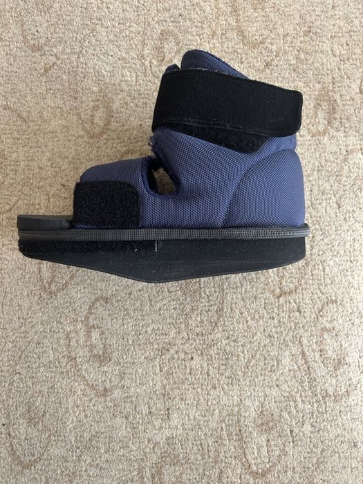 Продам ботинок ортопедический ( после операции на стопу )