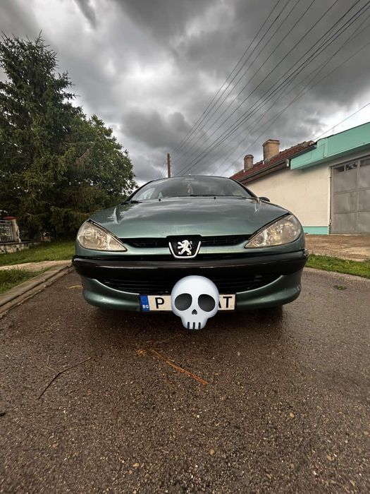 Продавам Peugeot 206 Hatchback