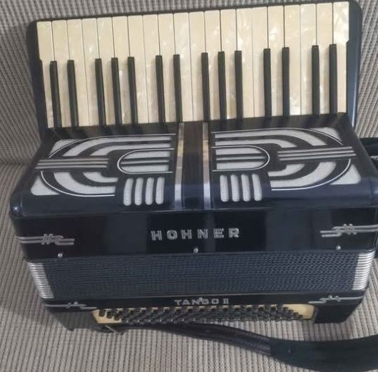 Vând acordeon Hohner tango 2