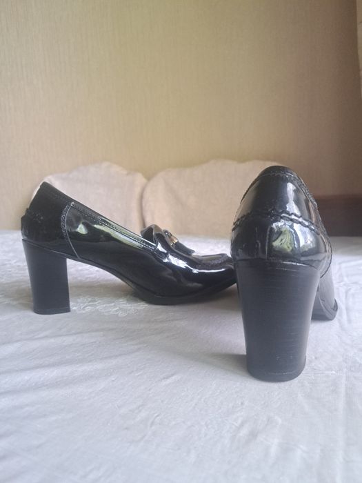 Туфли лоферы черные