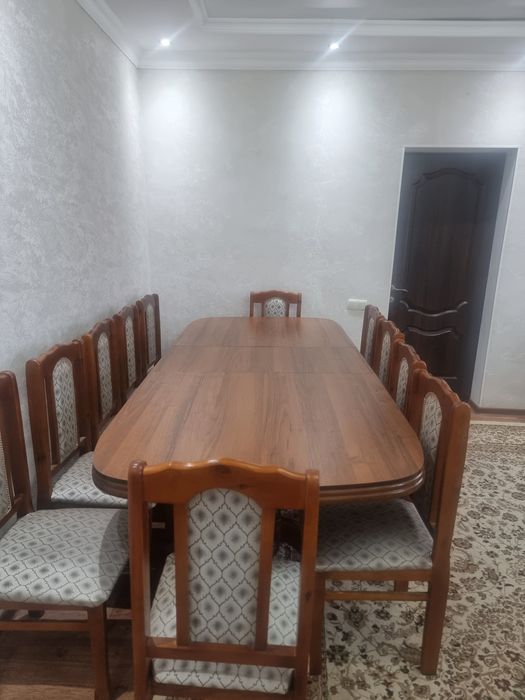 Гостевой стол и двенадцать стульев!Продам!