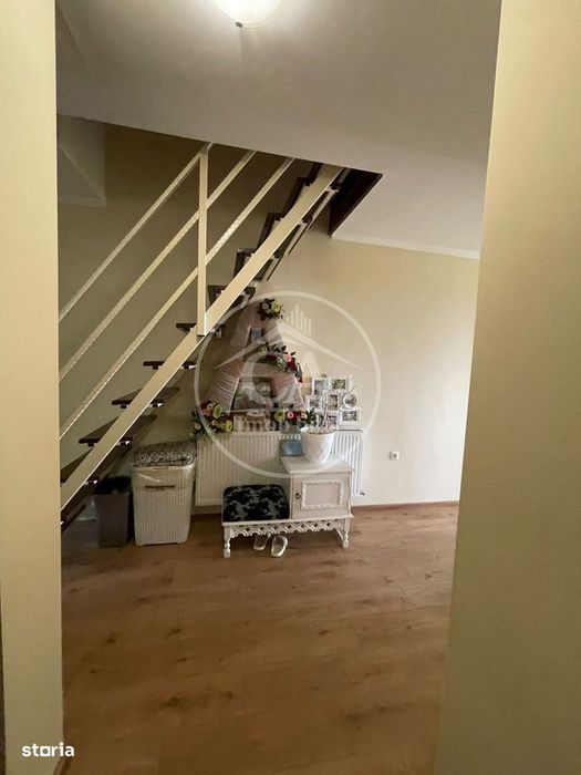 Casa de vanzare cu 3 camere tip duplex in zona Rogerius Oradea