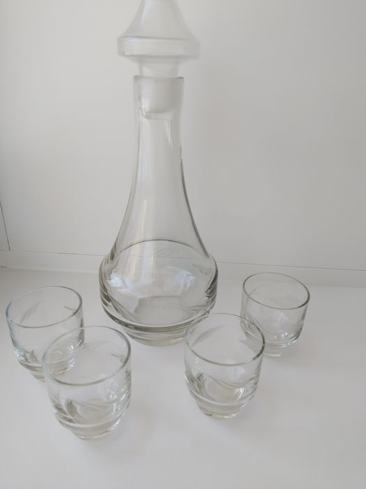 Коньячно-водочный графин с рюмками