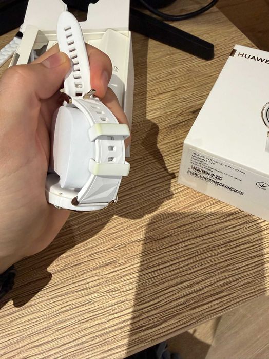 Huawei Watch GT 5 Pro 42mm White Fluoroelastomer Strap Като НОВ