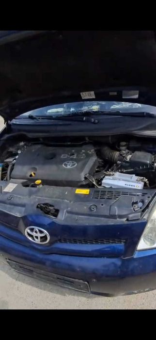 Dezmembrez Toyota Corolla Verso 2.2 D-4D cod motor 2AD-FTV transmisie manuala 6+1 an 2006