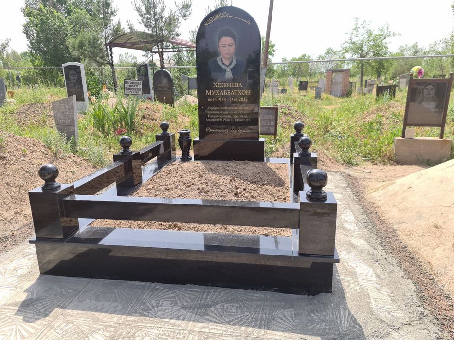 Yodgorlik toshlari памятник