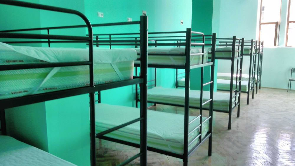 Paturi Metalice Etajate in stoc ideale pentru muncitori!