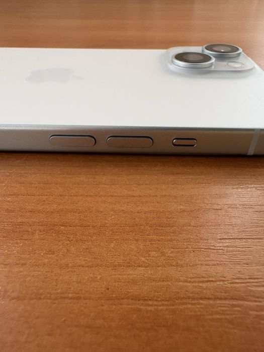 Продам Iphone 15 128gb