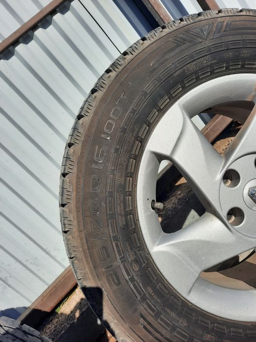 Шины с дисками на Дастер