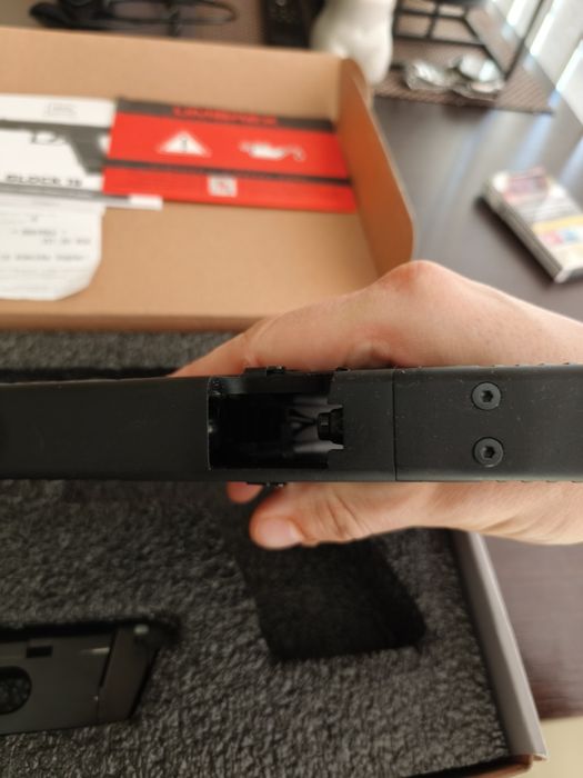 Продавам airsoft Glock 19 MOS