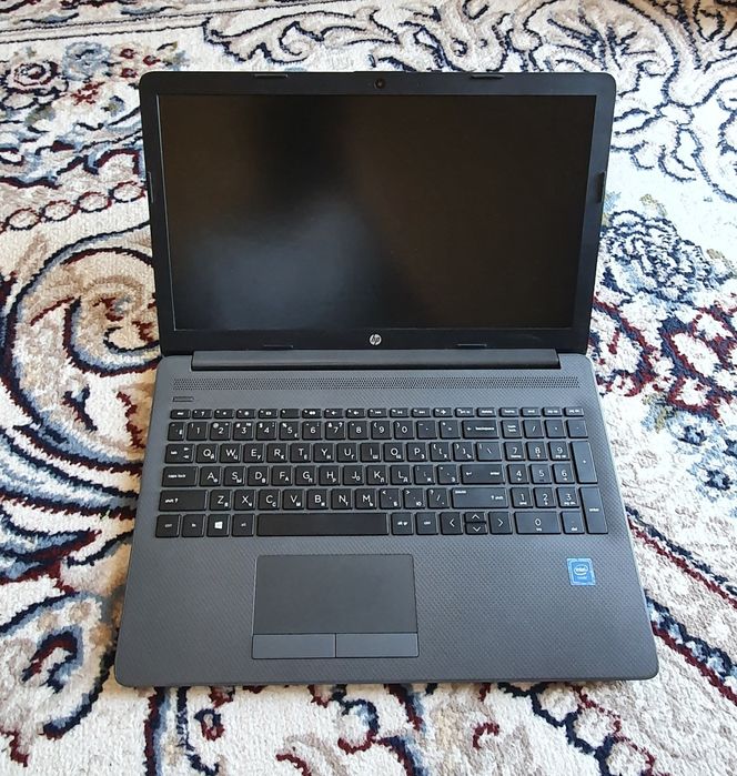 HP noutbook sotiladi aybi yoq holati yangi