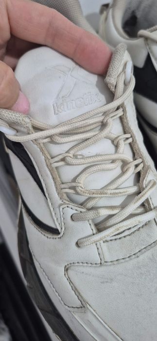 Кроссовки уни белого цвета