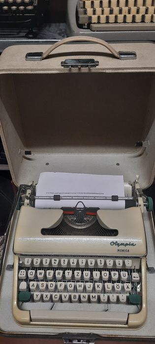 Mașină de scris Olympia Monica impecabilă